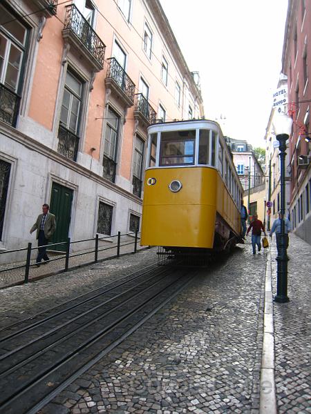 IMG_4643.JPG - So, instead of Sintra, we go ride one of the funiculars that provide lifts up some of the steepest streets.